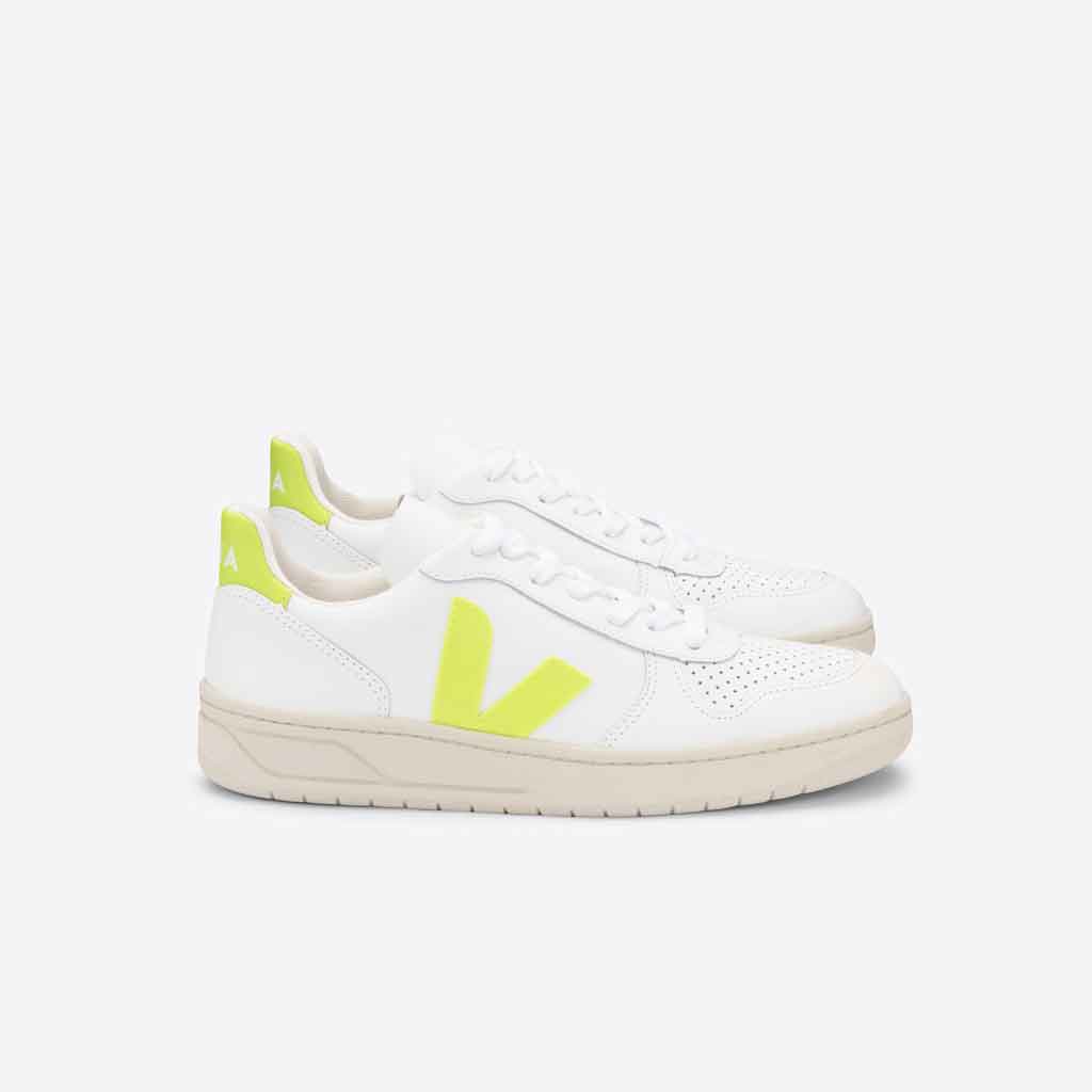 Veja V-10 - trendy climate-friendly sneakers